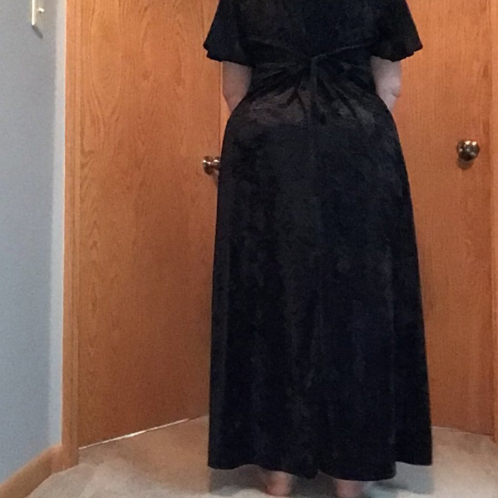 Molly Malloy Evening - Black velvety evening gown - Picture 2 of 12